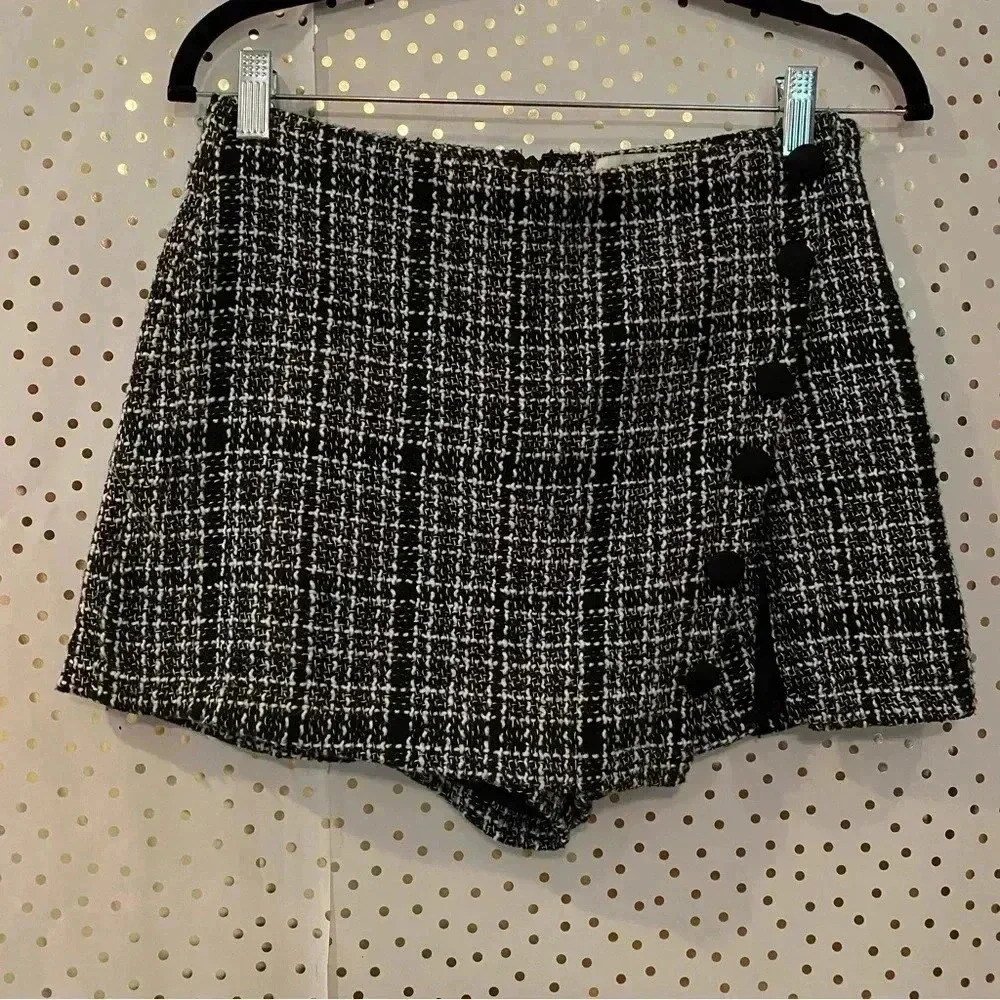 DO+BE Black & White Short